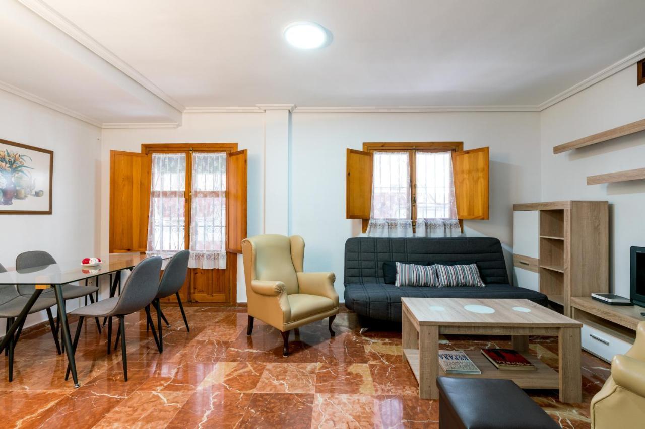 Holi-Rent Estrella Apartment เซบีญา ภายนอก รูปภาพ