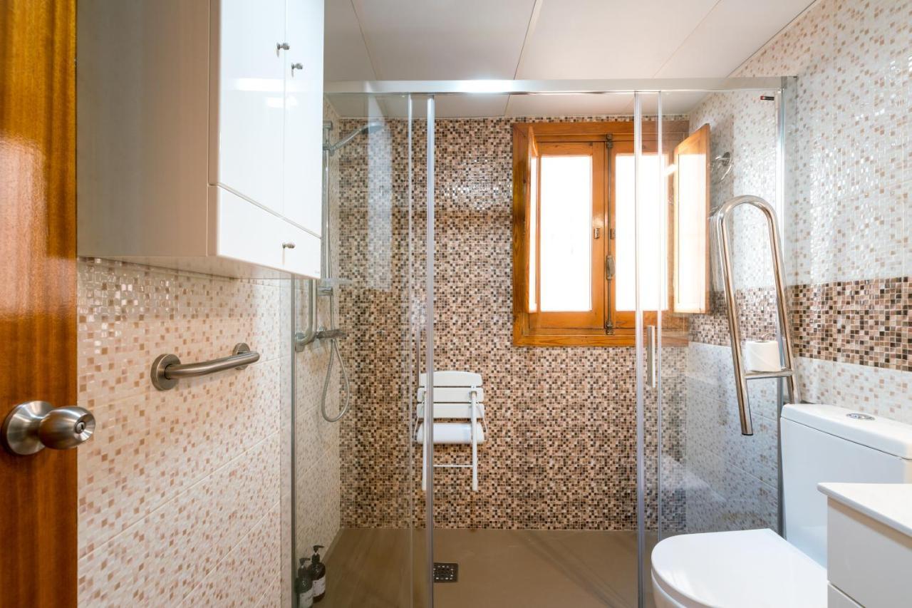 Holi-Rent Estrella Apartment เซบีญา ภายนอก รูปภาพ