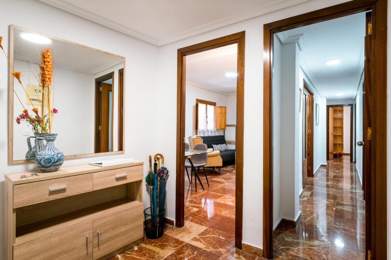 Holi-Rent Estrella Apartment เซบีญา ภายนอก รูปภาพ