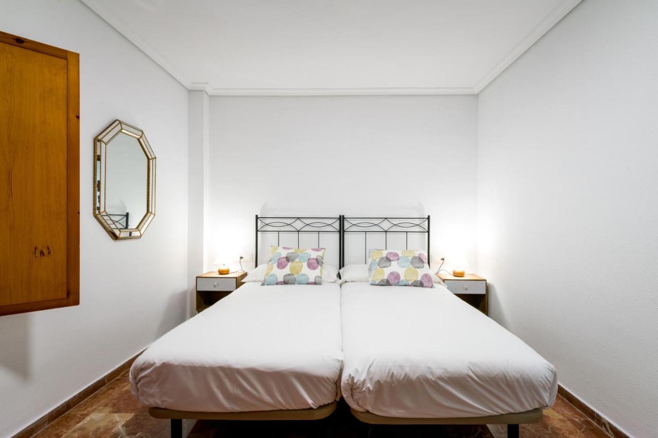 Holi-Rent Estrella Apartment เซบีญา ภายนอก รูปภาพ