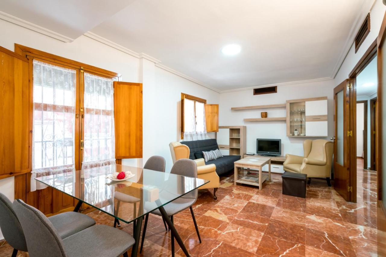 Holi-Rent Estrella Apartment เซบีญา ภายนอก รูปภาพ