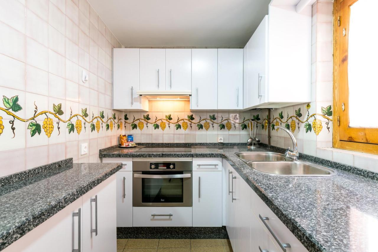Holi-Rent Estrella Apartment เซบีญา ภายนอก รูปภาพ