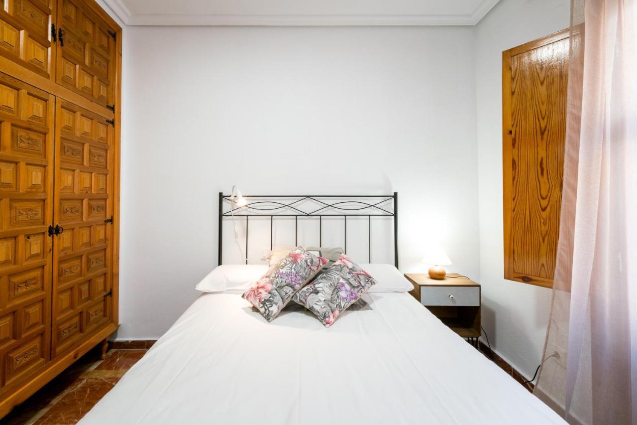 Holi-Rent Estrella Apartment เซบีญา ภายนอก รูปภาพ