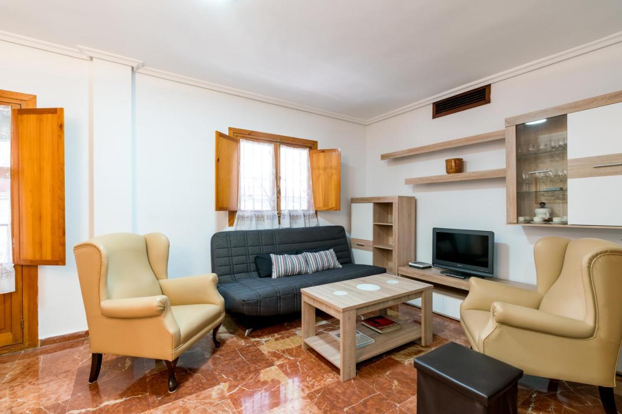 Holi-Rent Estrella Apartment เซบีญา ภายนอก รูปภาพ