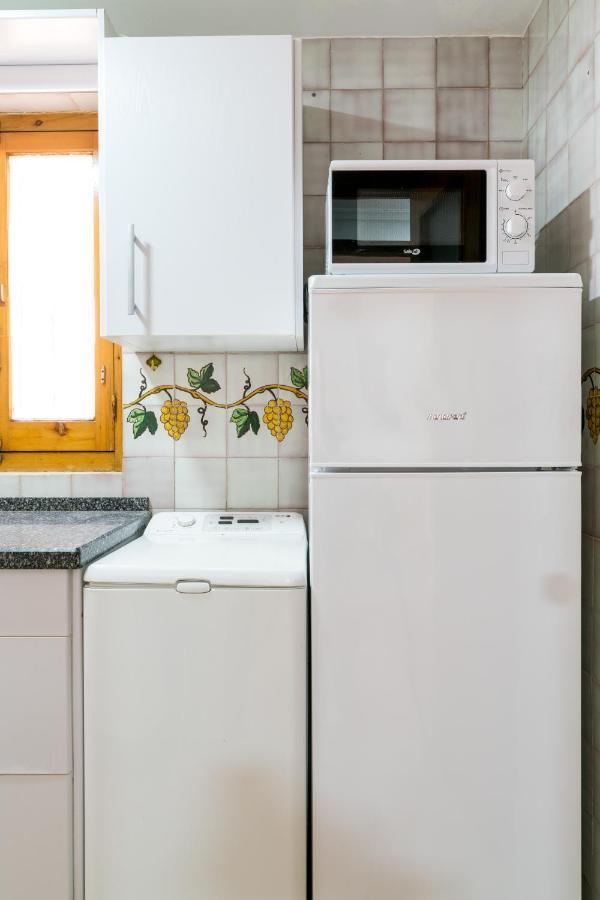 Holi-Rent Estrella Apartment เซบีญา ภายนอก รูปภาพ