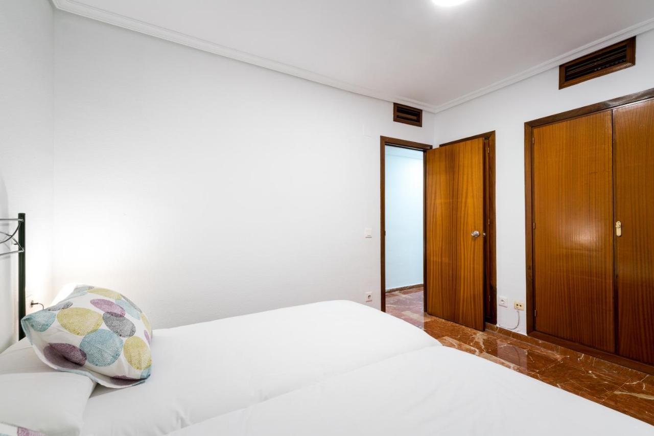 Holi-Rent Estrella Apartment เซบีญา ภายนอก รูปภาพ