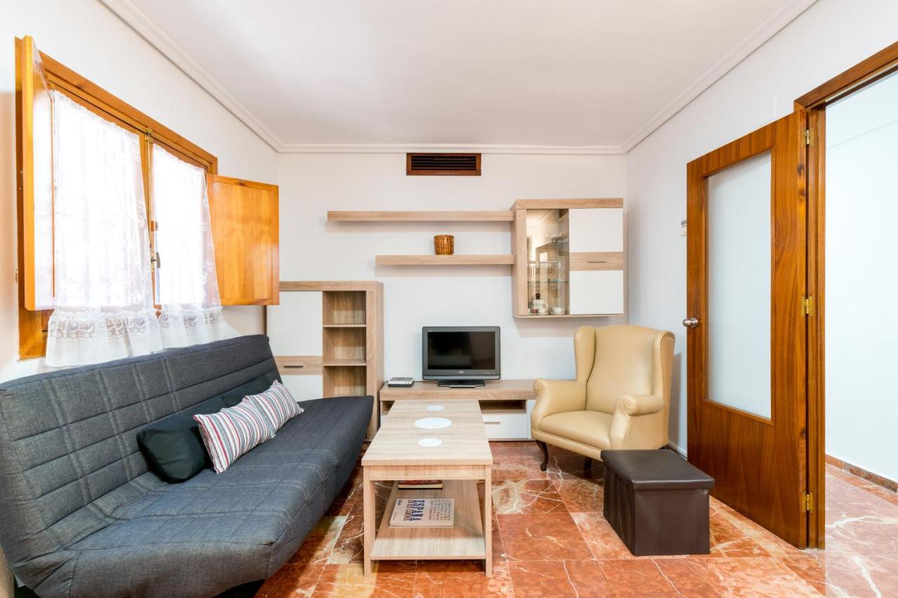 Holi-Rent Estrella Apartment เซบีญา ภายนอก รูปภาพ