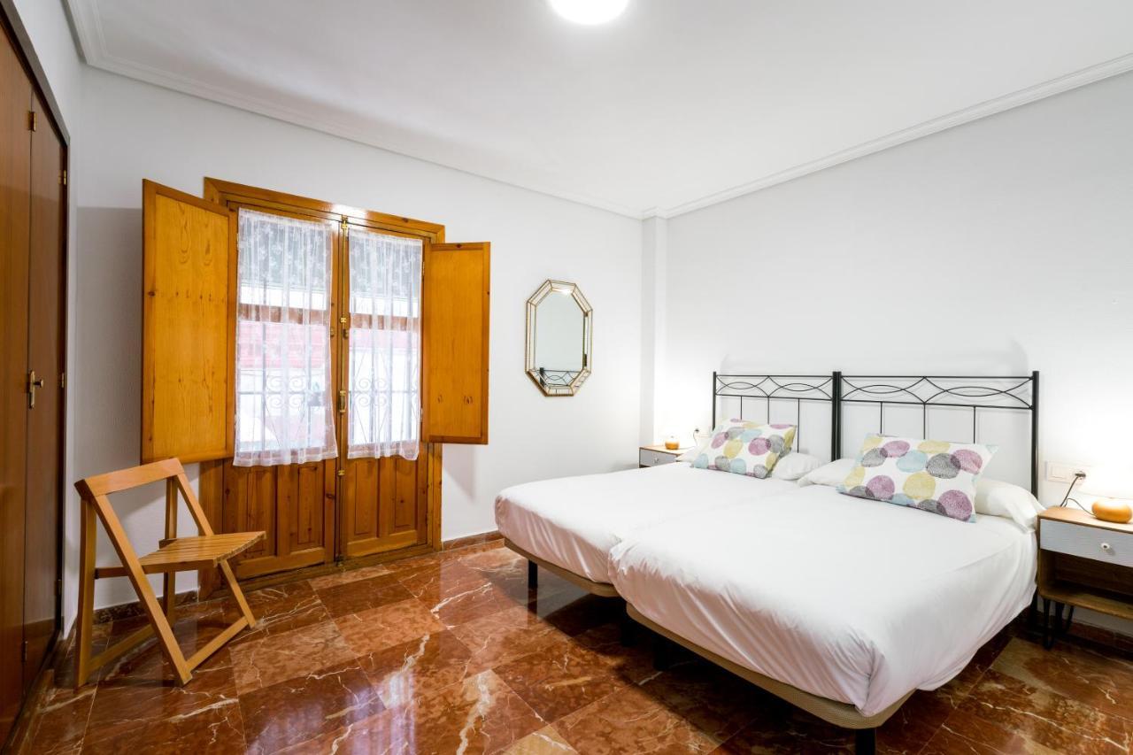 Holi-Rent Estrella Apartment เซบีญา ภายนอก รูปภาพ