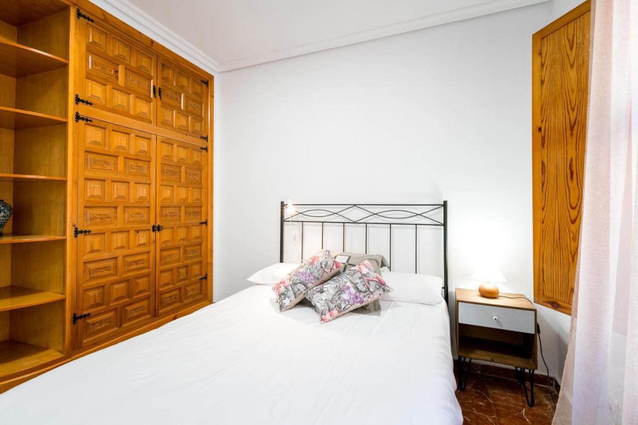 Holi-Rent Estrella Apartment เซบีญา ภายนอก รูปภาพ