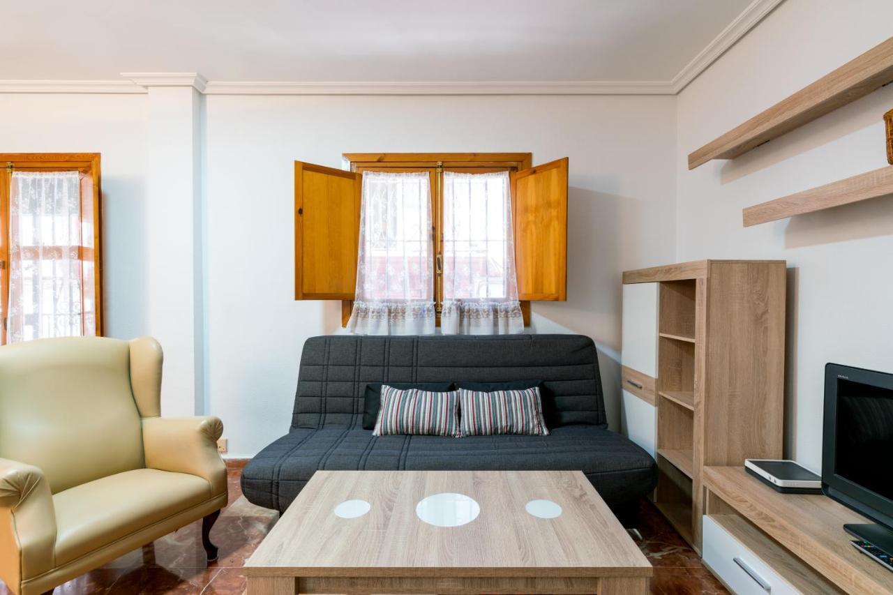 Holi-Rent Estrella Apartment เซบีญา ภายนอก รูปภาพ