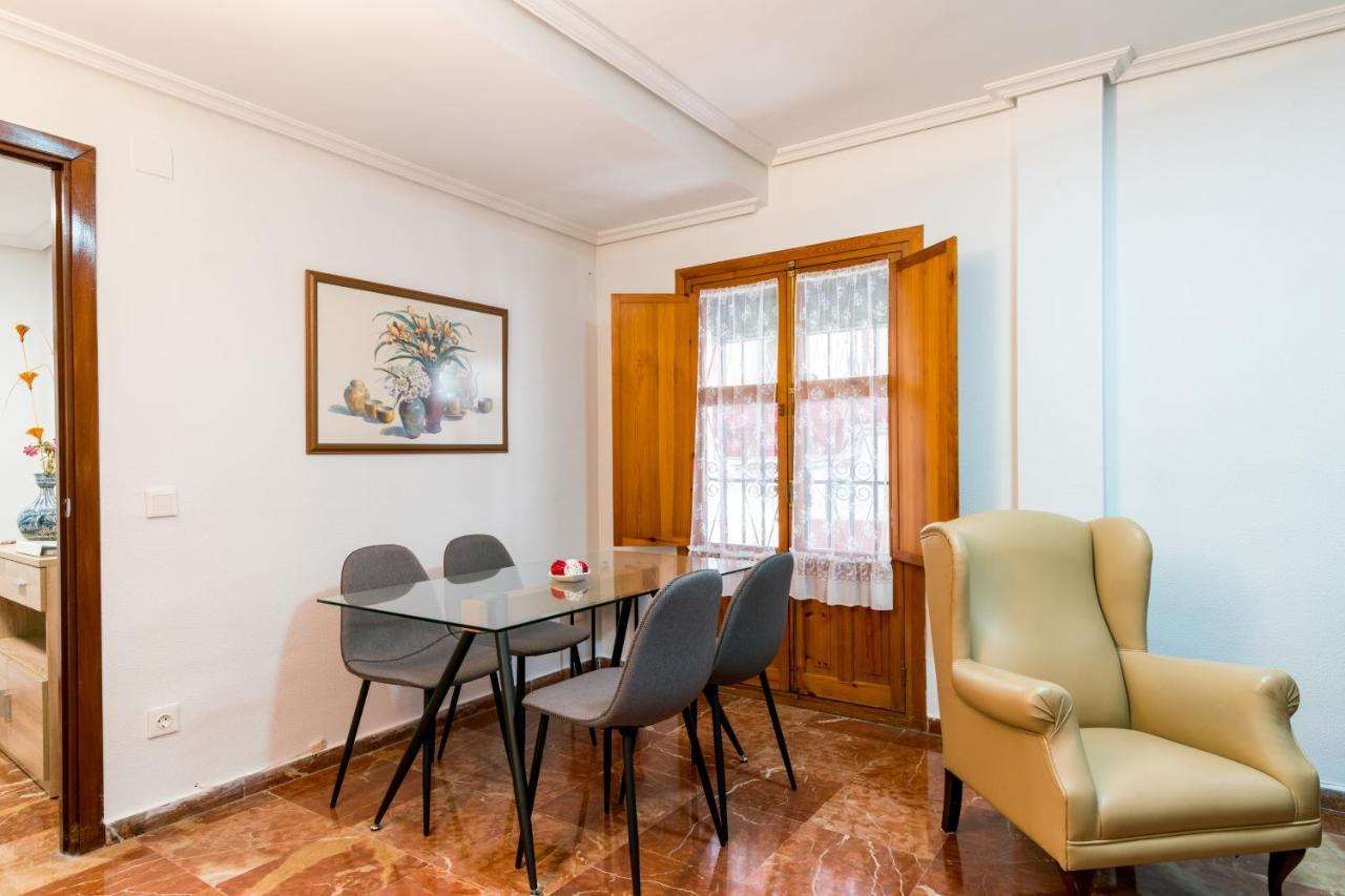 Holi-Rent Estrella Apartment เซบีญา ภายนอก รูปภาพ