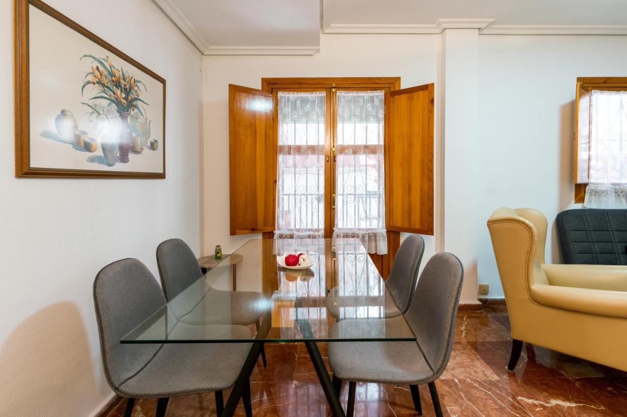Holi-Rent Estrella Apartment เซบีญา ภายนอก รูปภาพ