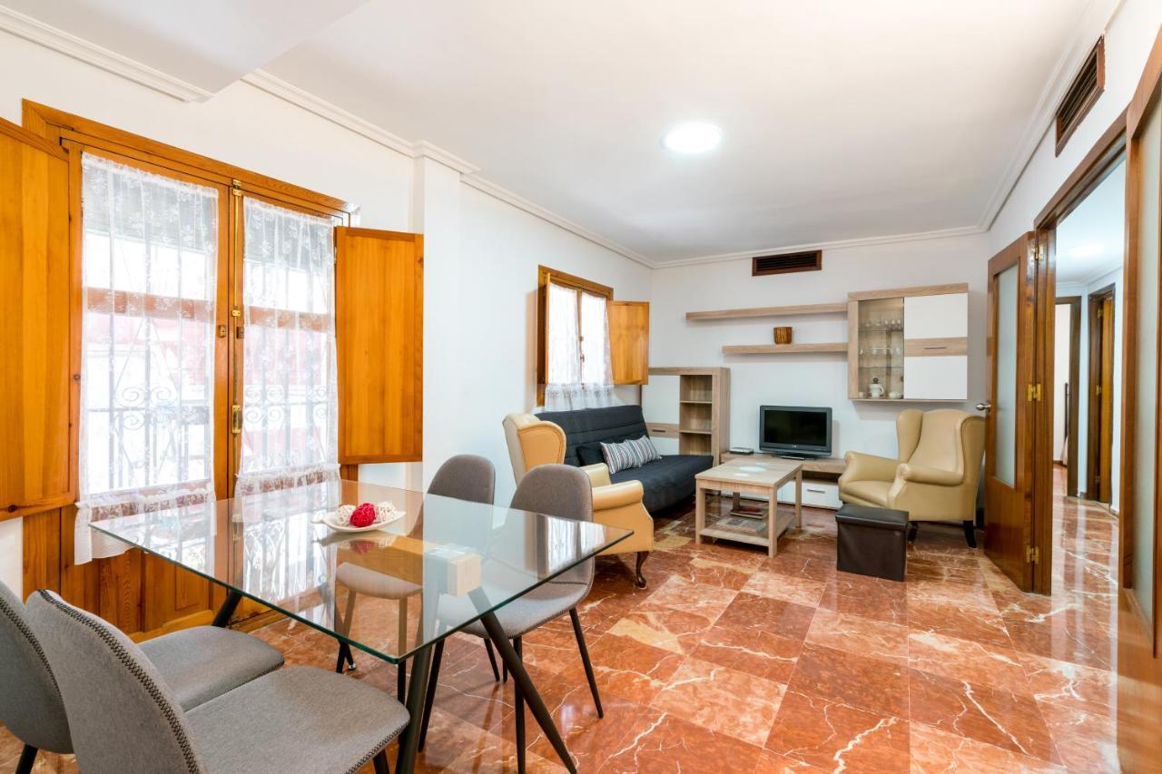 Holi-Rent Estrella Apartment เซบีญา ภายนอก รูปภาพ