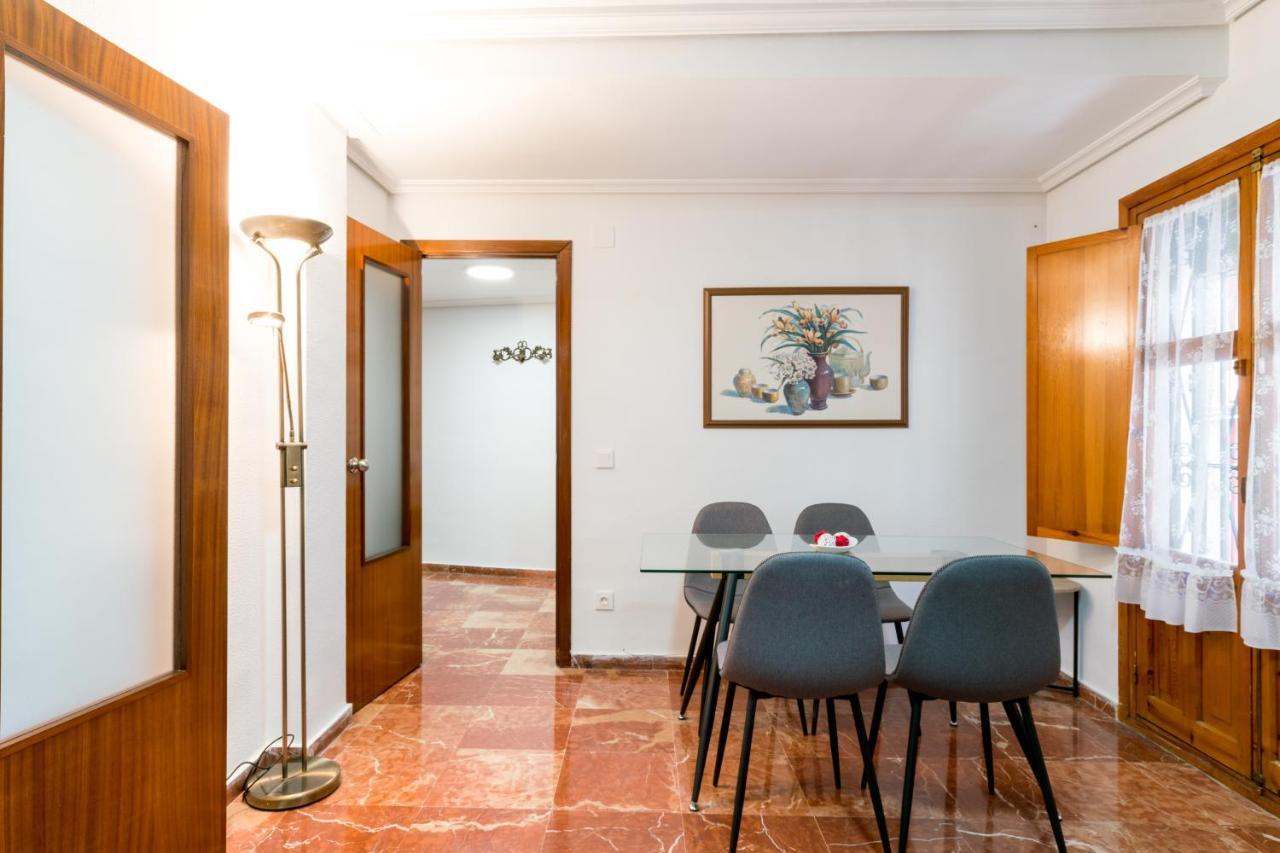 Holi-Rent Estrella Apartment เซบีญา ภายนอก รูปภาพ