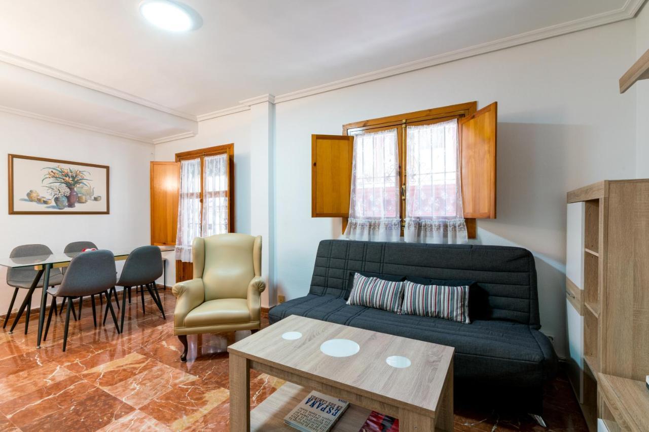 Holi-Rent Estrella Apartment เซบีญา ภายนอก รูปภาพ