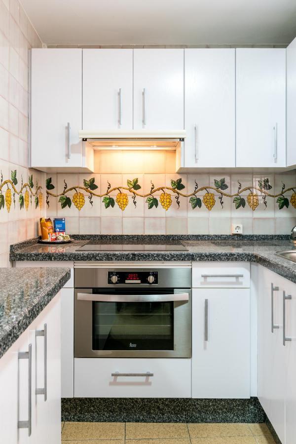 Holi-Rent Estrella Apartment เซบีญา ภายนอก รูปภาพ