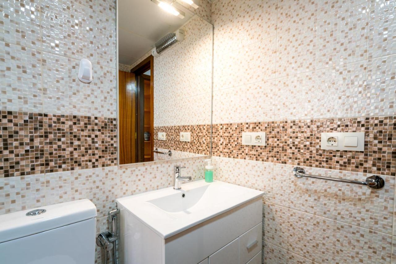 Holi-Rent Estrella Apartment เซบีญา ภายนอก รูปภาพ