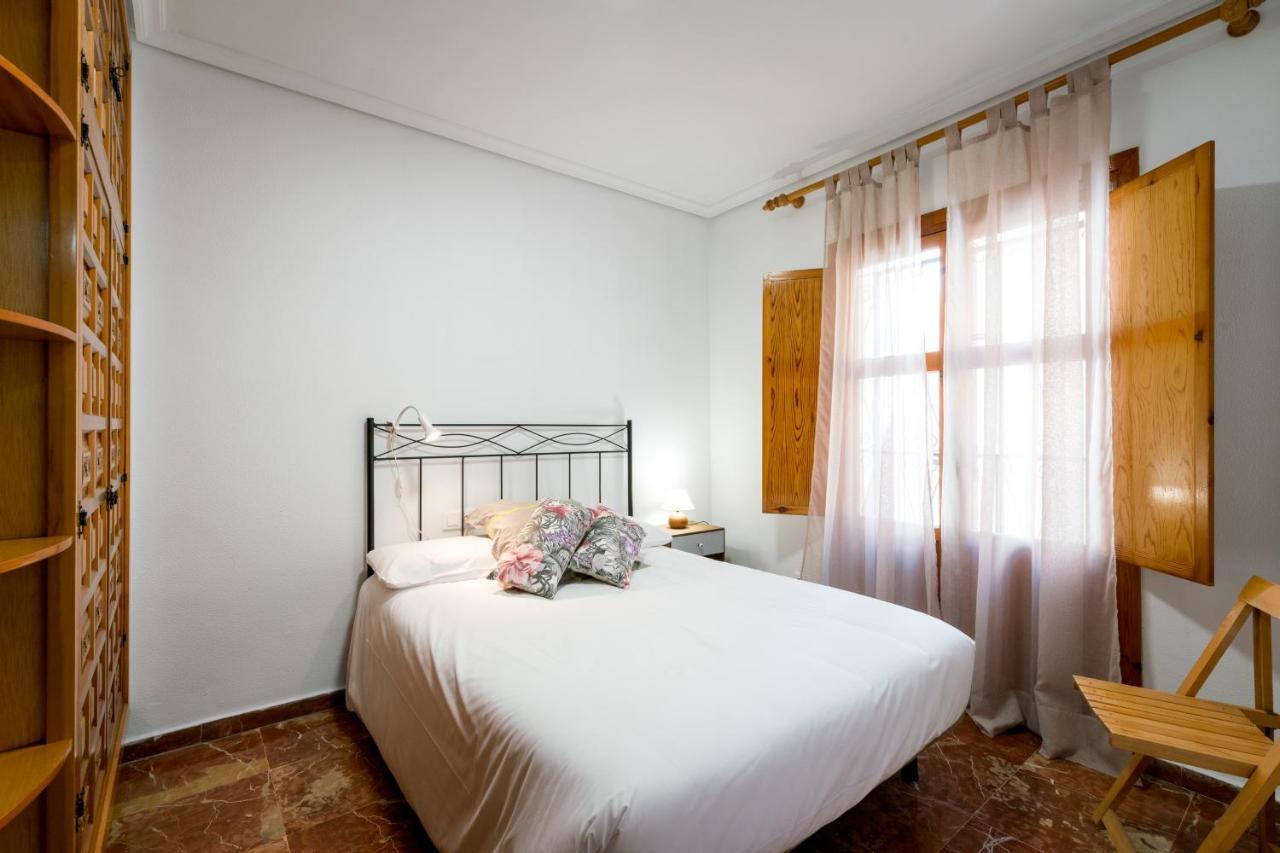 Holi-Rent Estrella Apartment เซบีญา ภายนอก รูปภาพ