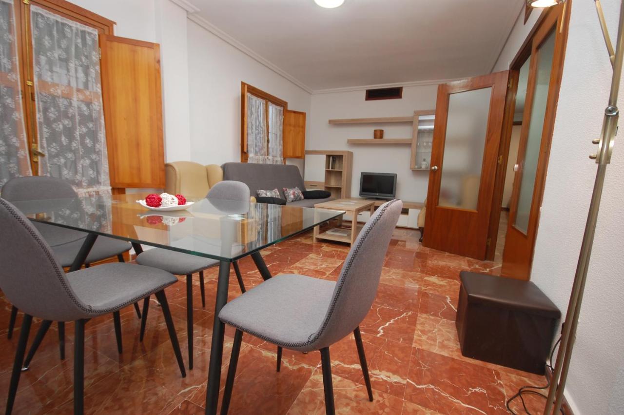 Holi-Rent Estrella Apartment เซบีญา ภายนอก รูปภาพ